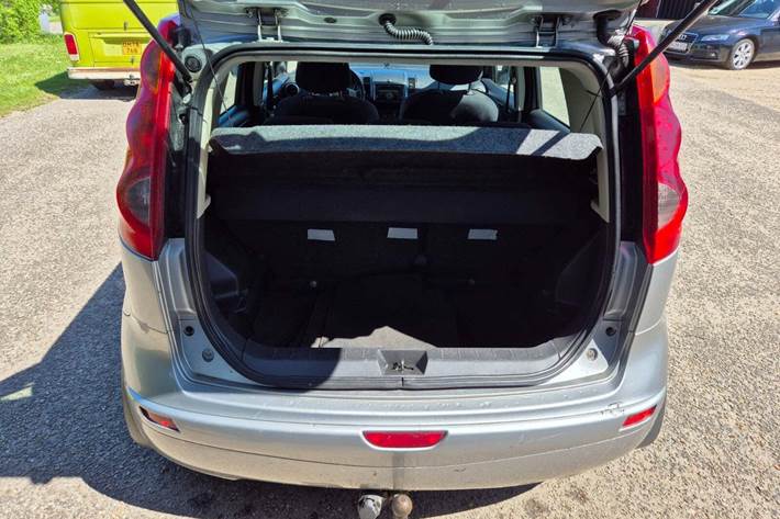 Grøn Nissan Note fra 2008