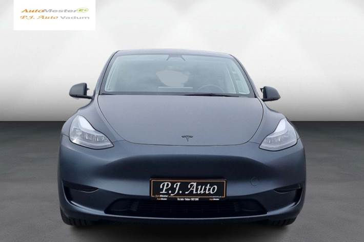 Grå Tesla Model 3 fra 2024