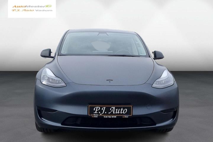 Grå Tesla Model 3 fra 2024