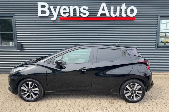 Sort Nissan Micra fra 2018 set udefra