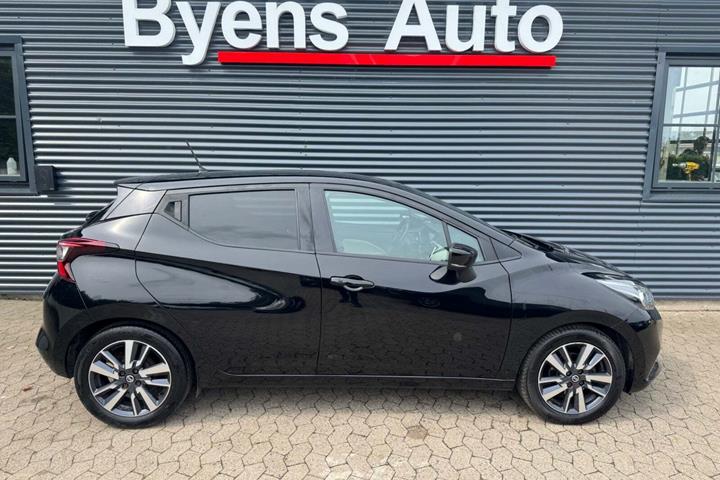 Sort Nissan Micra fra 2018 set udefra