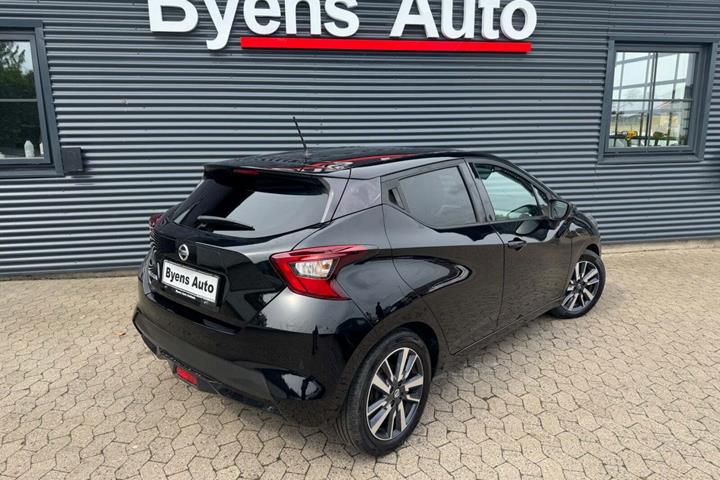 Sort Nissan Micra fra 2018 set udefra