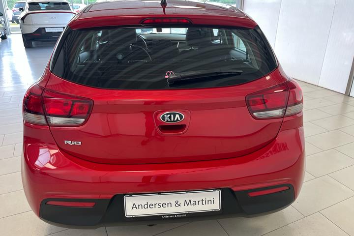 Rød Kia Rio fra 2020