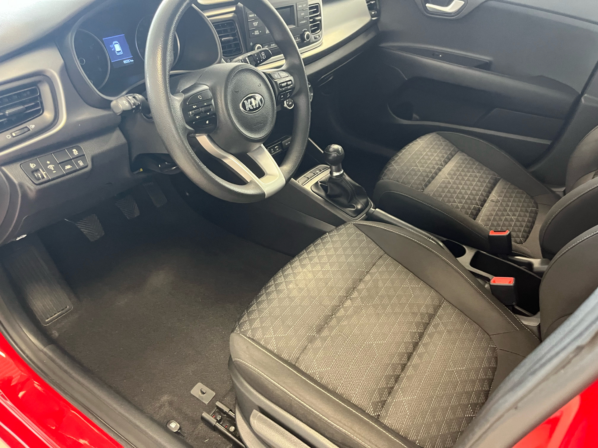 Rød Kia Rio fra 2020
