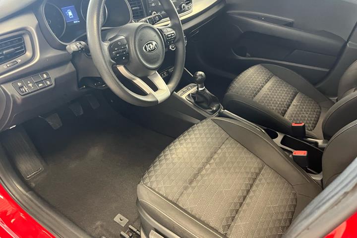 Rød Kia Rio fra 2020