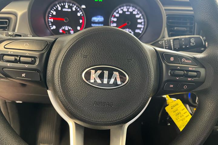 Rød Kia Rio fra 2020