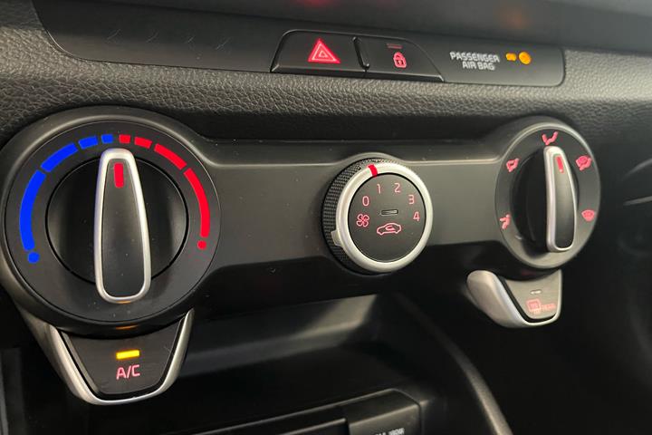 Rød Kia Rio fra 2020