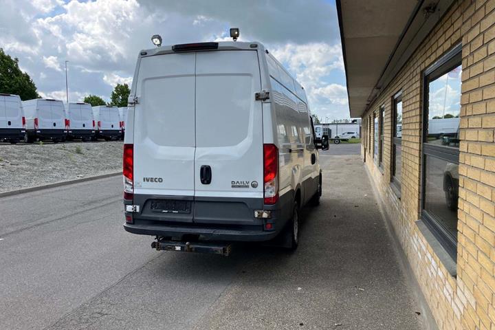 Hvid Iveco Daily fra 2018