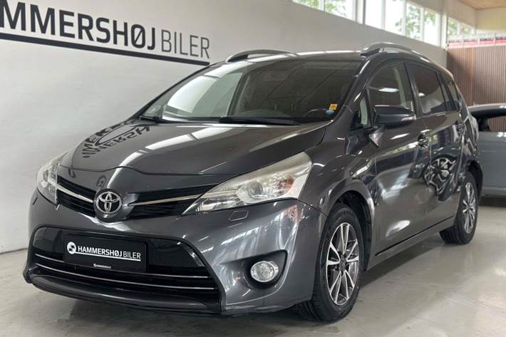 Grå Toyota Verso fra 2014