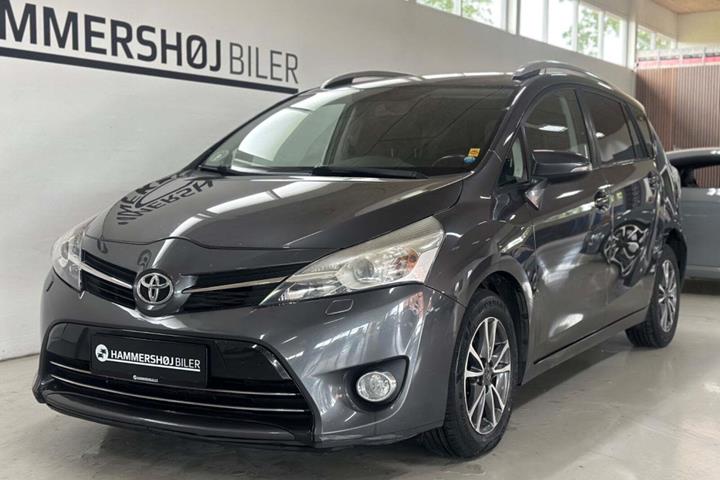 Grå Toyota Verso fra 2014