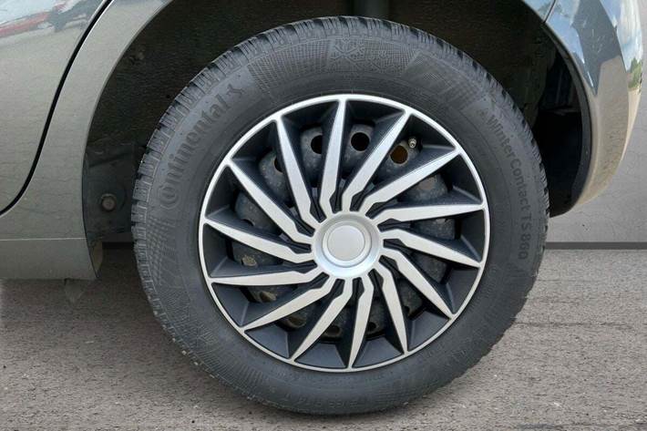 Grå Opel Karl fra 2018