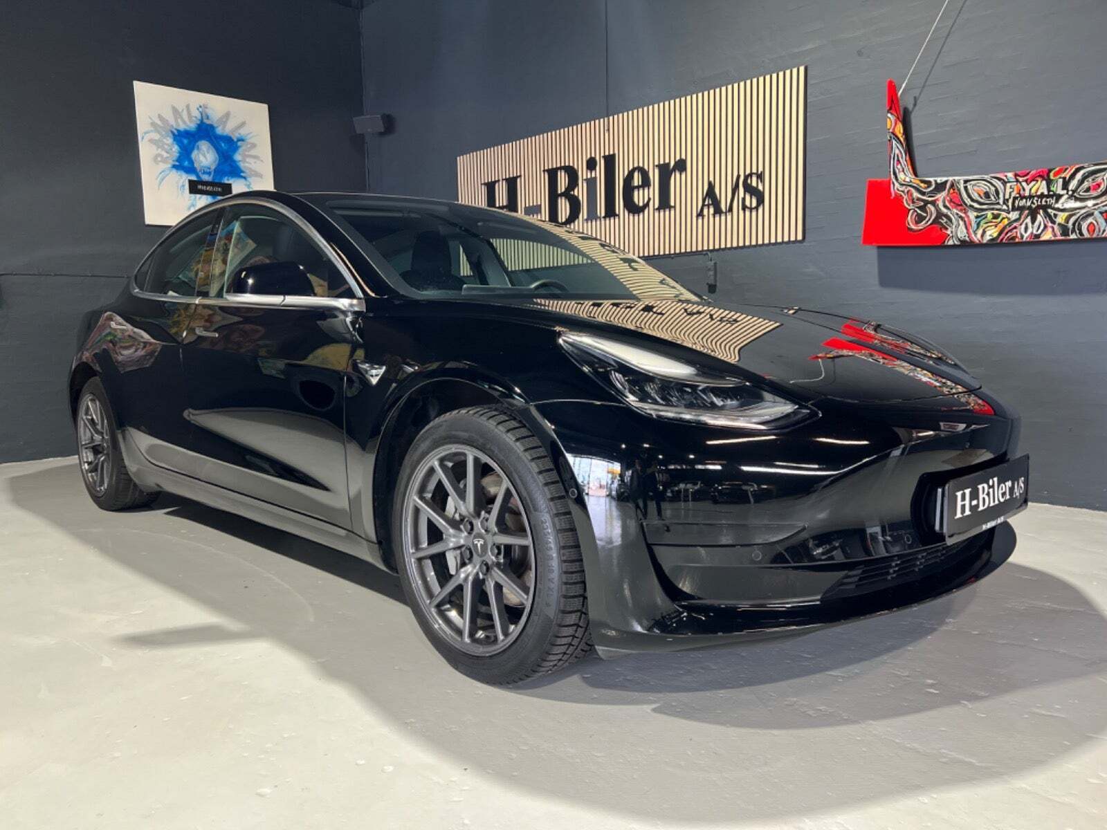 Sort Tesla Model 3 fra 2019