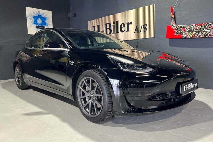 Sort Tesla Model 3 fra 2019