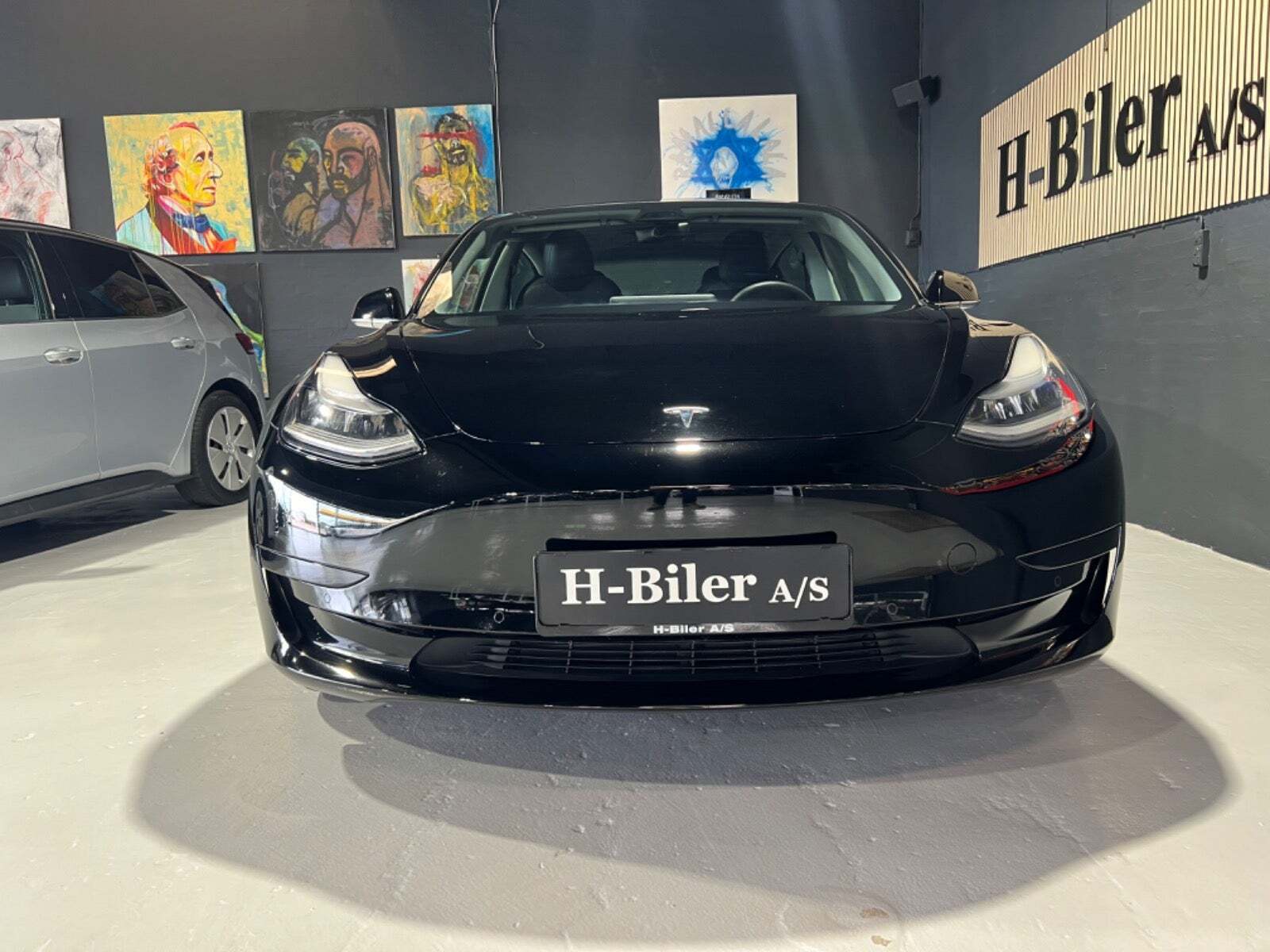 Sort Tesla Model 3 fra 2019