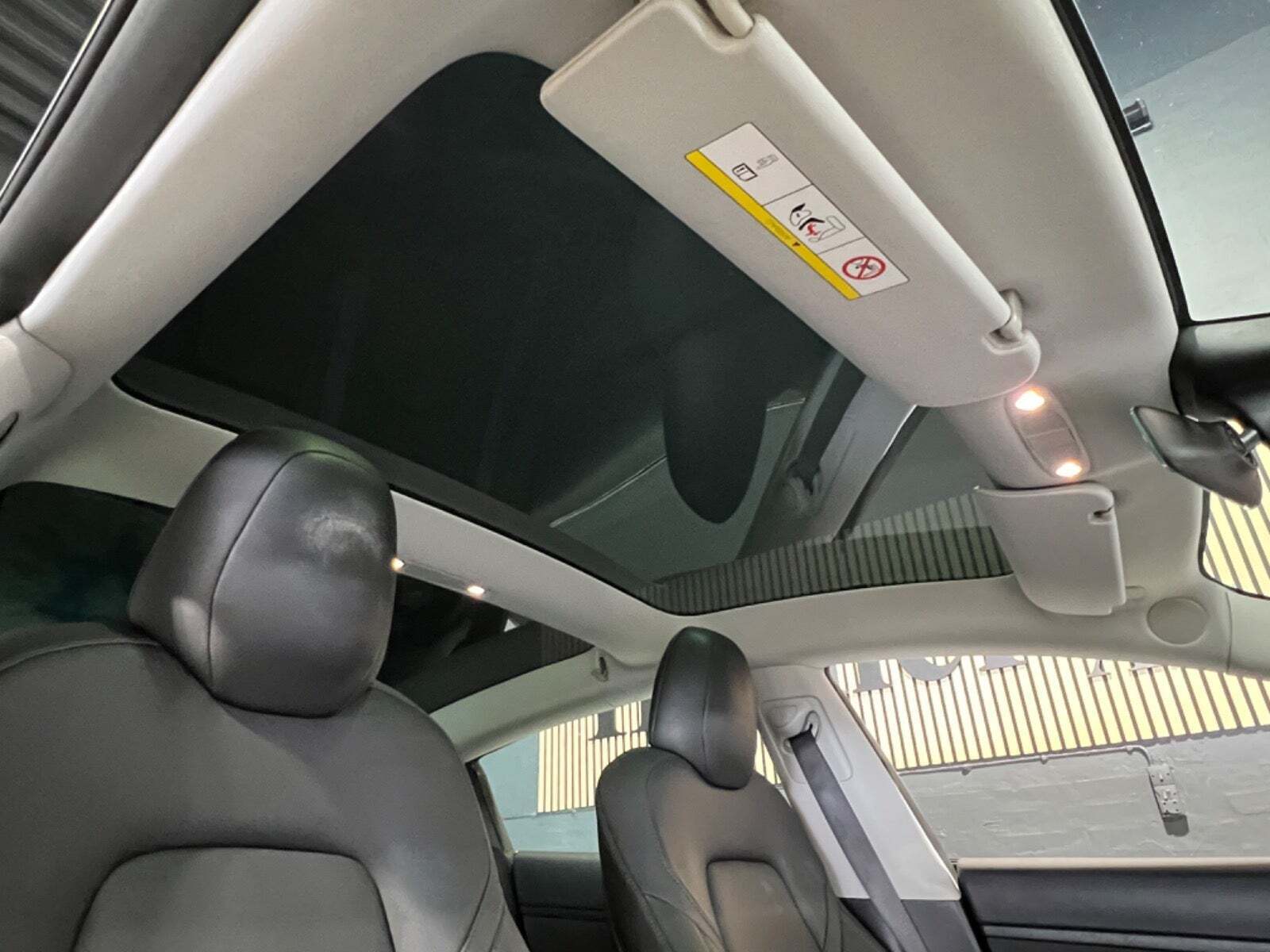 Sort Tesla Model 3 fra 2019