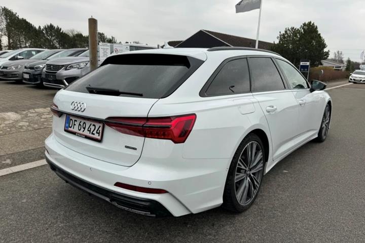Hvid Audi A 6 fra 2020