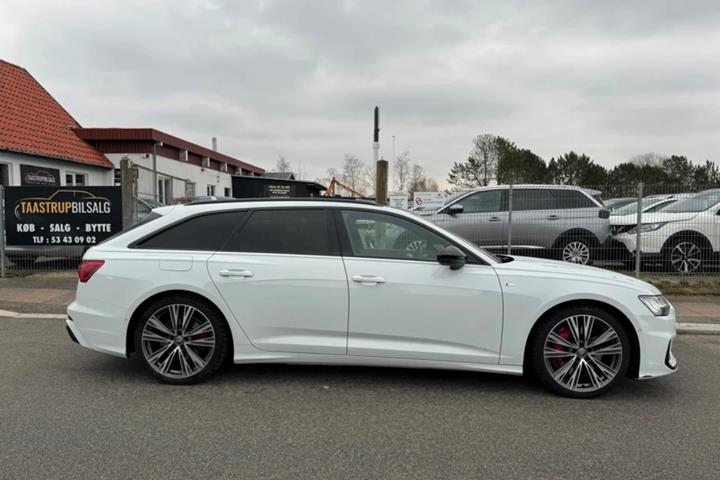 Hvid Audi A 6 fra 2020