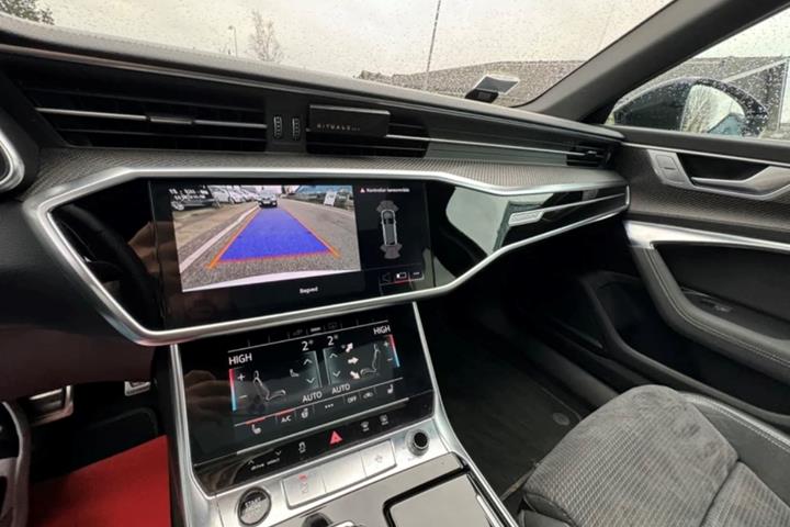 Hvid Audi A 6 fra 2020