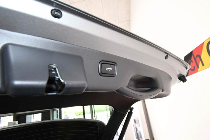 Grå Kia Niro fra 2023