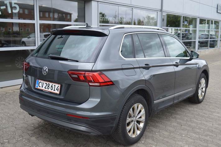 Grå VW Tiguan fra 2020