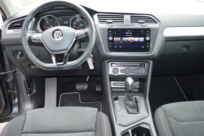 Grå VW Tiguan fra 2020