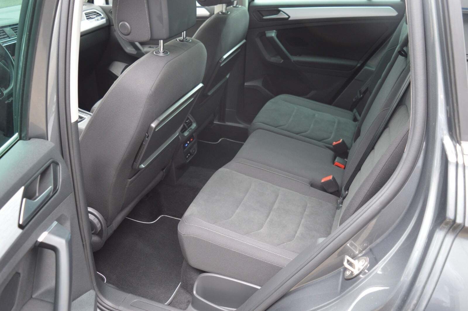 Grå VW Tiguan fra 2020