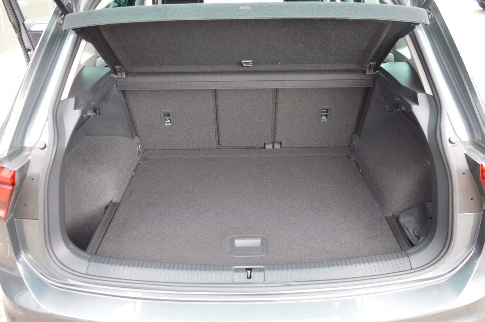 Grå VW Tiguan fra 2020