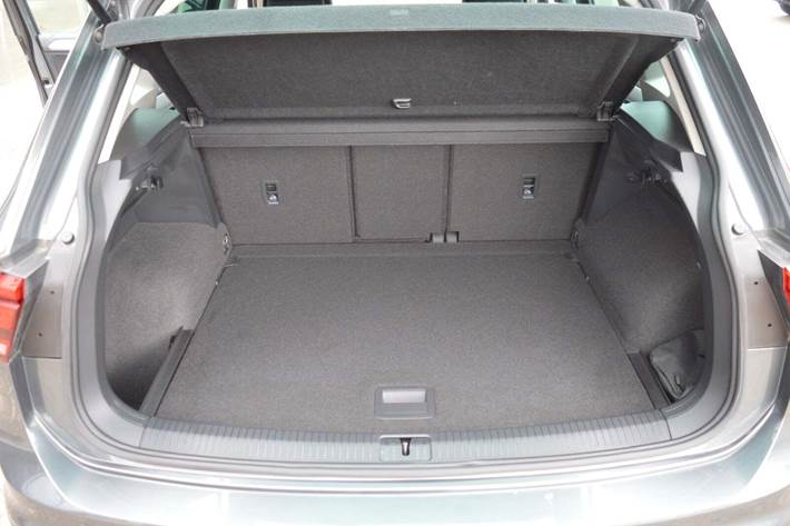 Grå VW Tiguan fra 2020