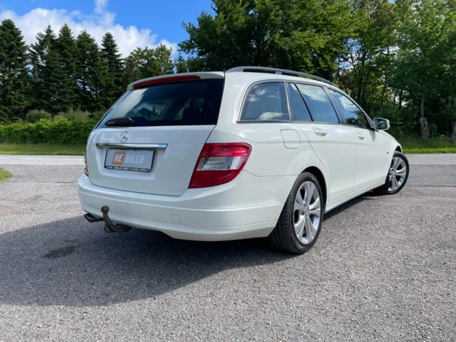 Hvid Mercedes C200 fra 2011