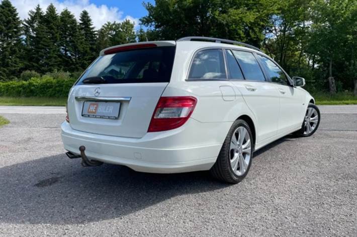 Hvid Mercedes C200 fra 2011