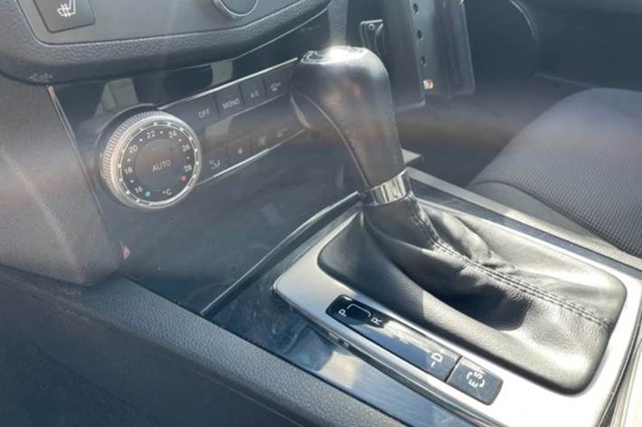 Hvid Mercedes C200 fra 2011