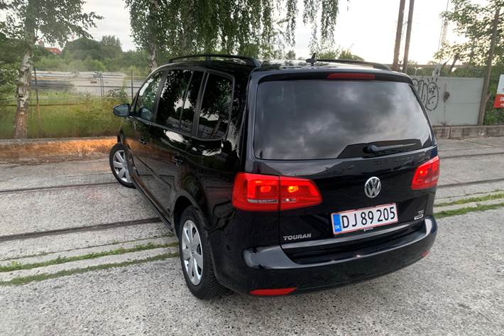 Sort VW Touran fra 2014