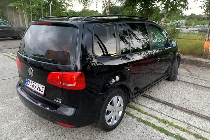 Sort VW Touran fra 2014