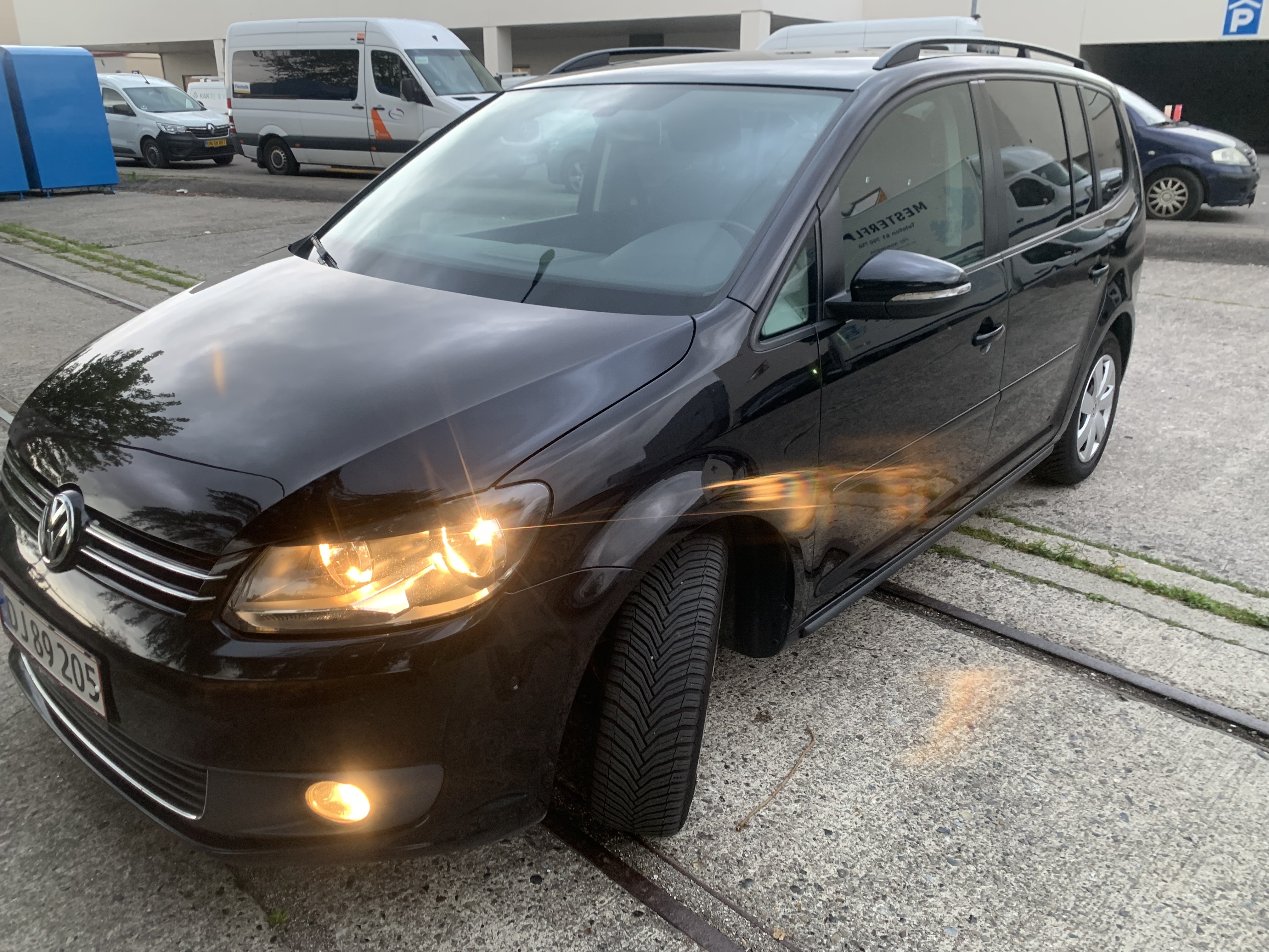 Sort VW Touran fra 2014