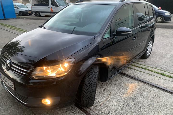 Sort VW Touran fra 2014