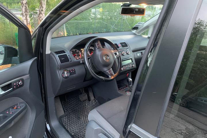 Sort VW Touran fra 2014
