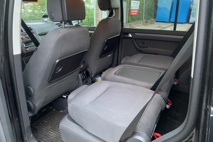 Sort VW Touran fra 2014
