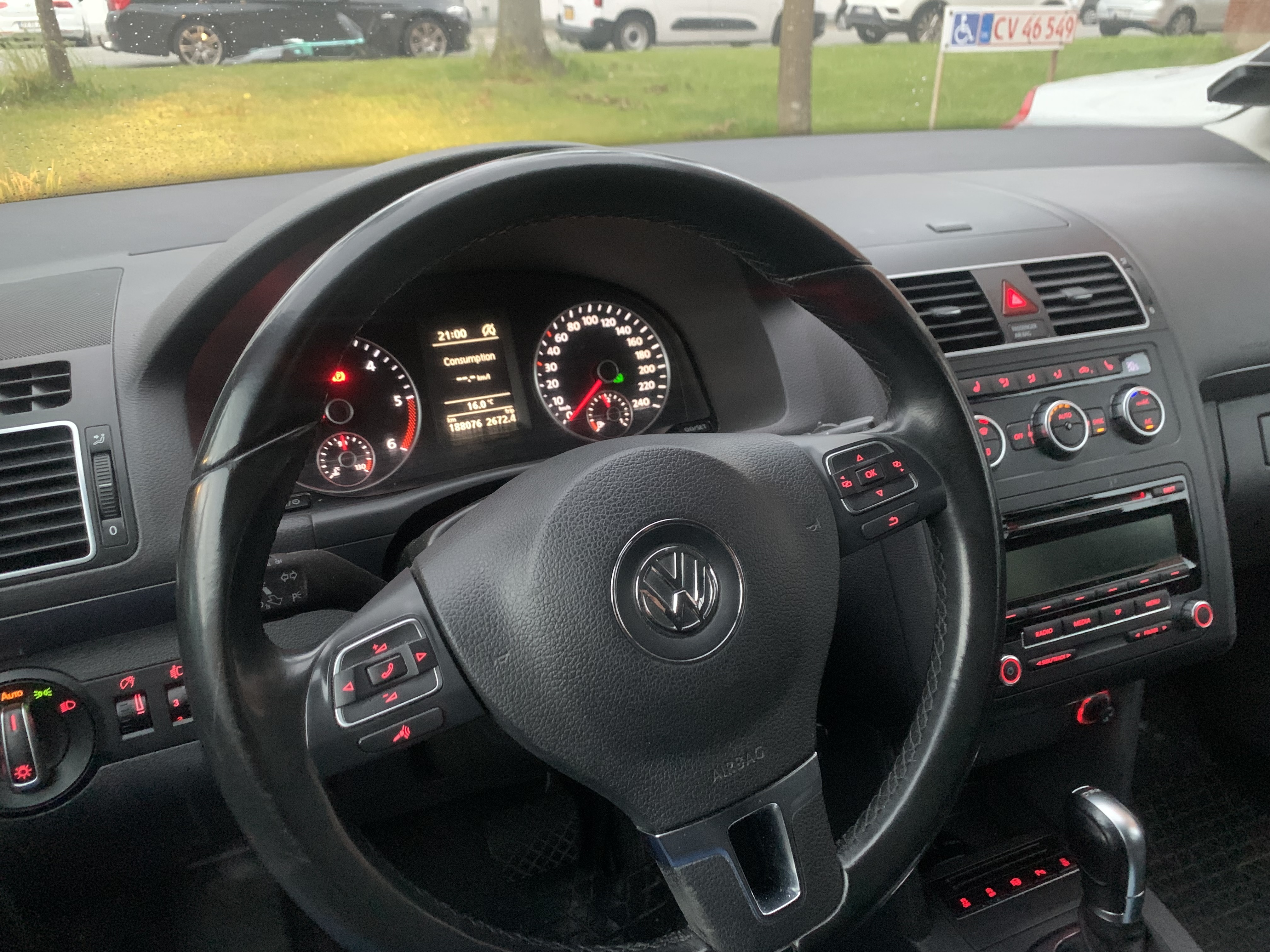 Sort VW Touran fra 2014