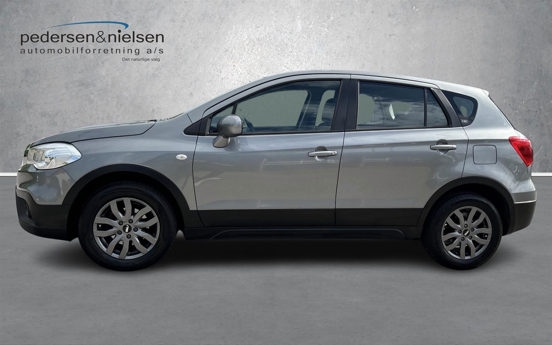 Sølv Suzuki S-Cross fra 2018