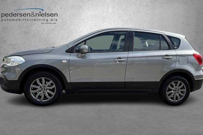 Sølv Suzuki S-Cross fra 2018