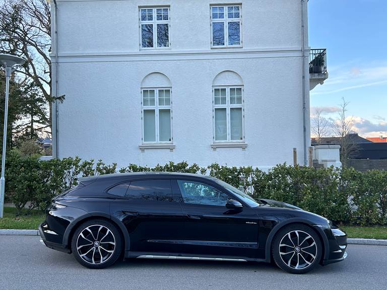 Porsche Taycan 4 Cross Turismo Performance+