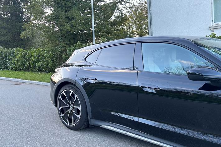 Sort Porsche Taycan 4 fra 2021