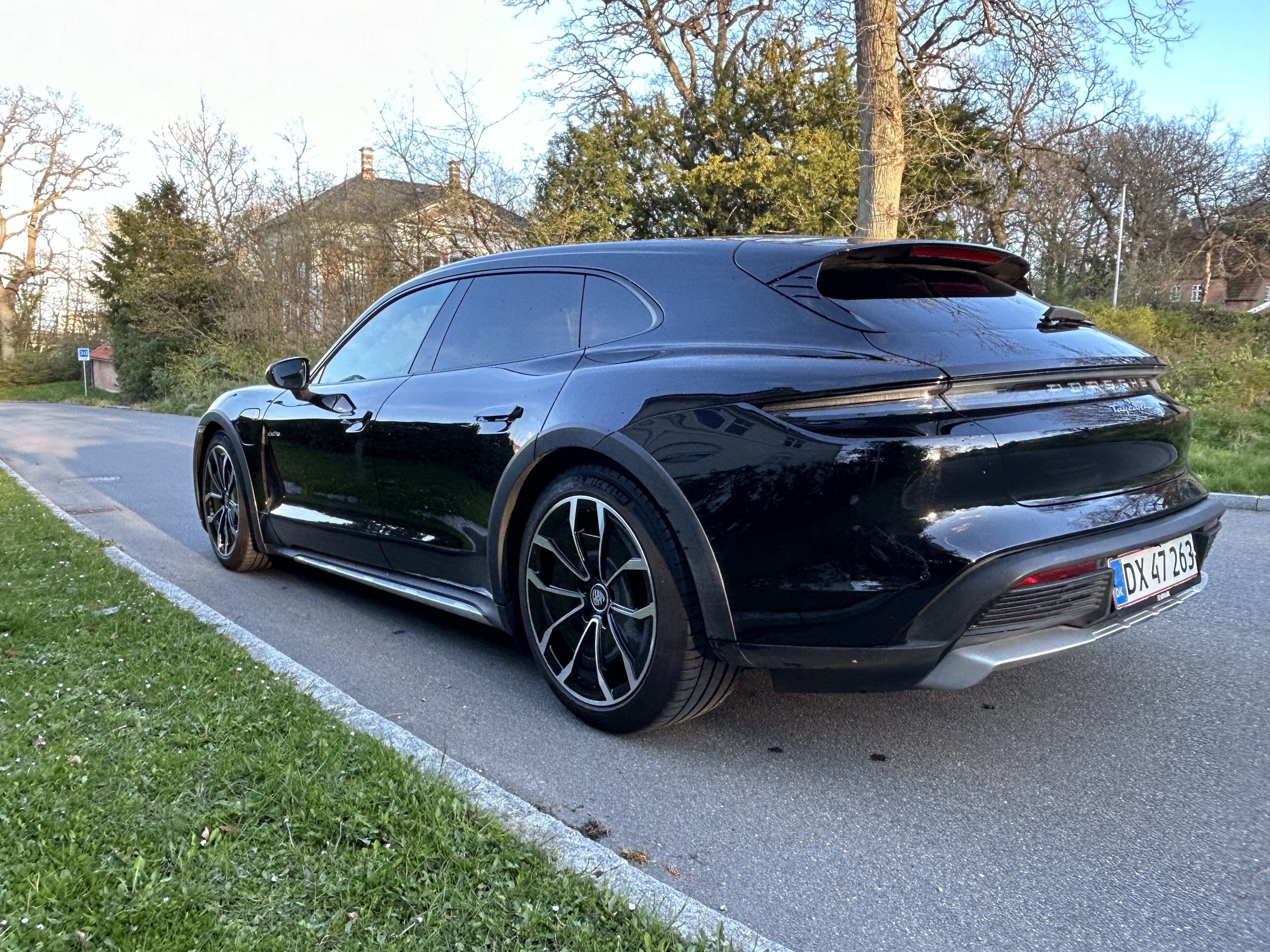 Sort Porsche Taycan 4 fra 2021