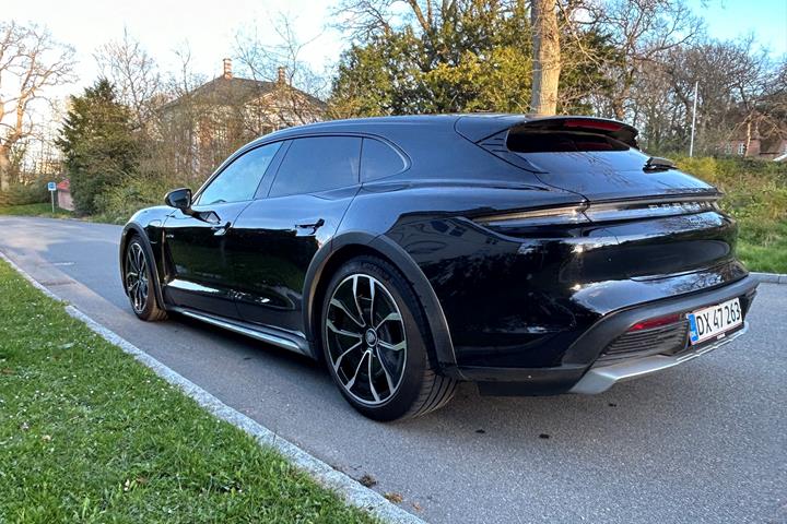 Sort Porsche Taycan 4 fra 2021