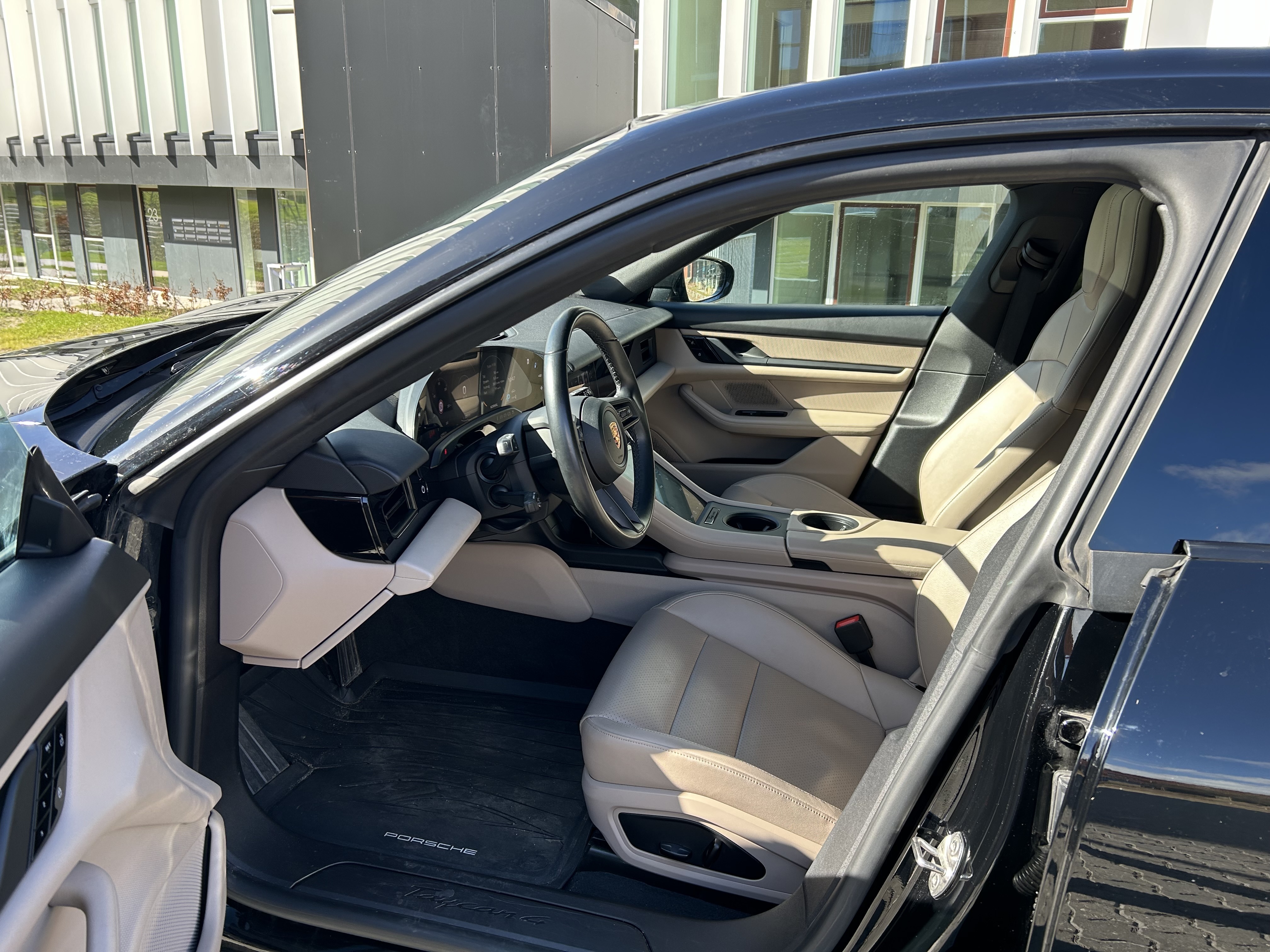 Porsche Taycan 4 Cross Turismo Performance+