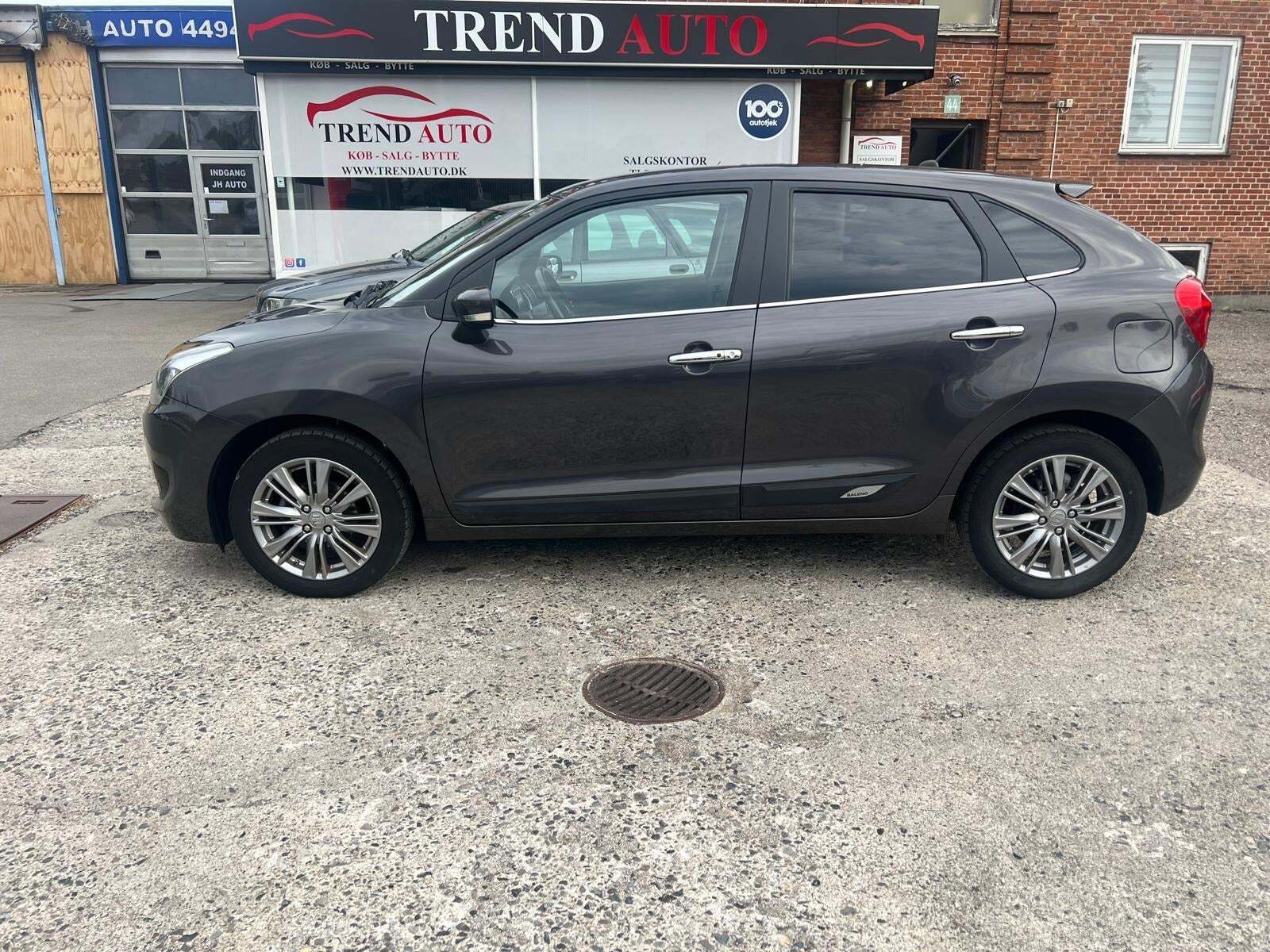 Grå Suzuki Baleno fra 2018