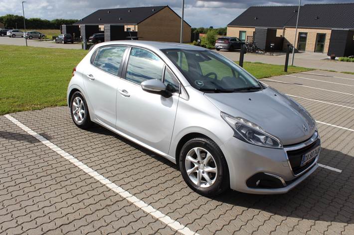 Grå Peugeot 208 fra 2018