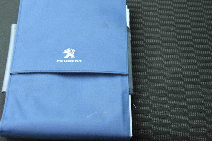 Grå Peugeot 208 fra 2018