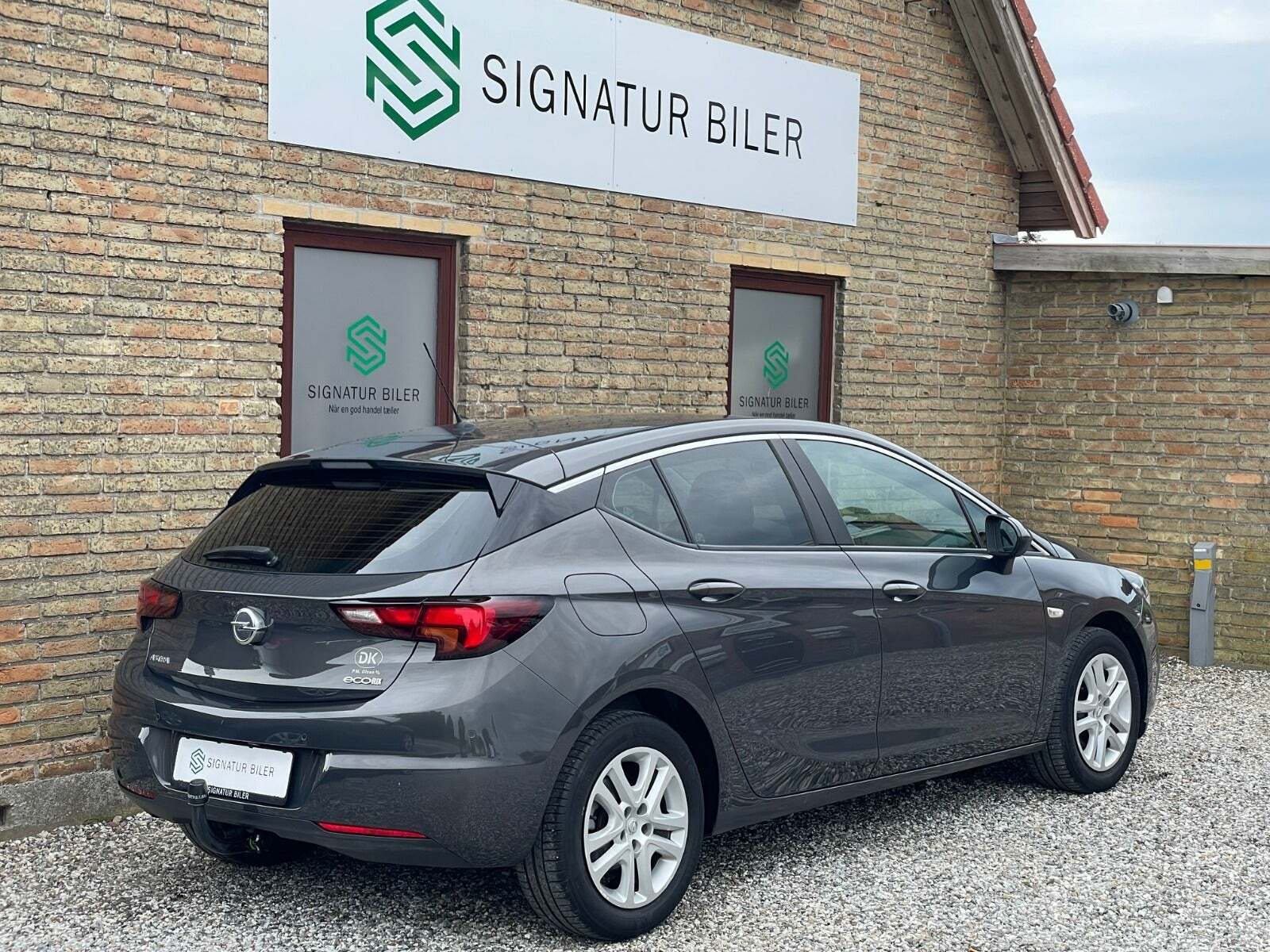 Grå Opel Astra fra 2016