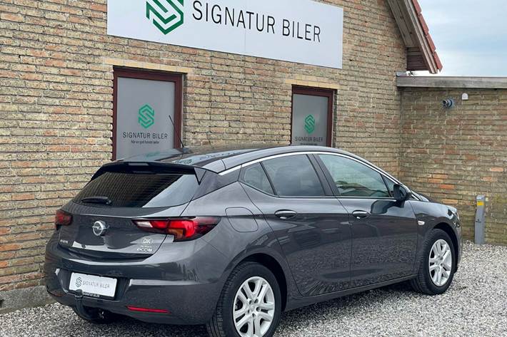 Grå Opel Astra fra 2016